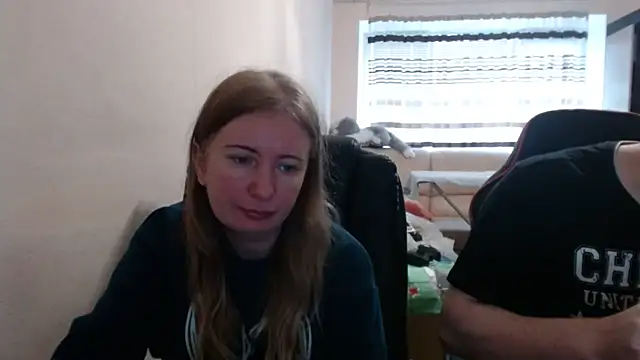 Snapshot of PeterAndJen chatting on 11/04/25, 08:46 PeterAndJen online show from 11/04/25, 08:46