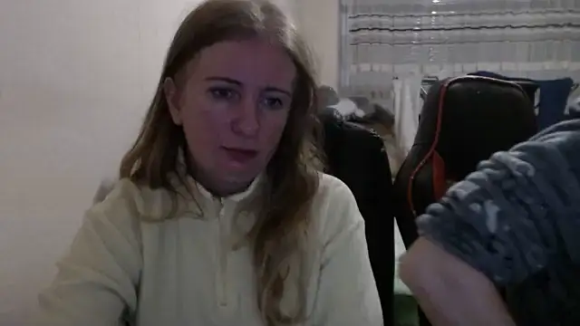 Snapshot of PeterAndJen chatting on 11/07/25, 07:47 PeterAndJen online show from 11/07/25, 07:47