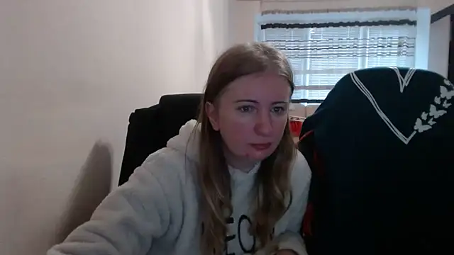 Snapshot of PeterAndJen chatting on 11/09/25, 08:01 PeterAndJen online show from 11/09/25, 08:01