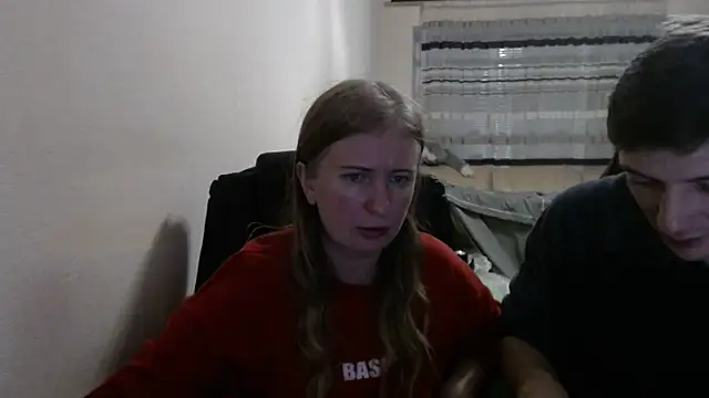 Snapshot of PeterAndJen chatting on 11/17/25, 06:57 PeterAndJen online show from 11/17/25, 06:57