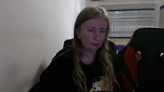 Snapshot of PeterAndJen chatting on 11/20/25, 08:19 PeterAndJen online show from 11/20/25, 08:19