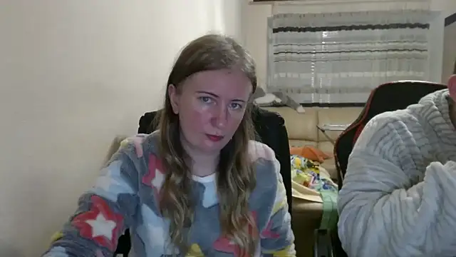 Snapshot of PeterAndJen chatting on 11/24/25, 07:24 PeterAndJen online show from 11/24/25, 07:24