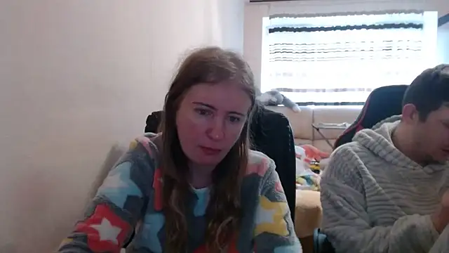 Snapshot of PeterAndJen chatting on 11/25/25, 07:30 PeterAndJen online show from 11/25/25, 07:30