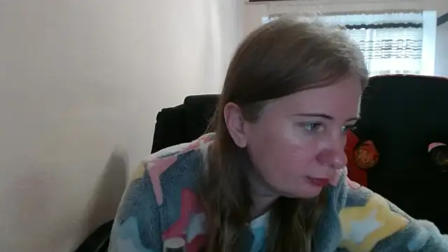 Snapshot of PeterAndJen chatting on 11/26/25, 07:42 PeterAndJen online show from 11/26/25, 07:42