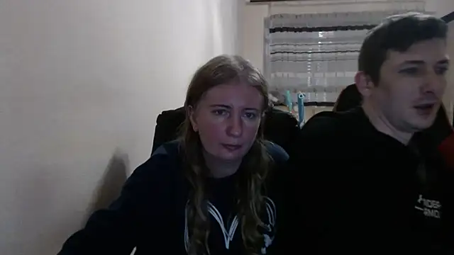 Snapshot of PeterAndJen chatting on 12/01/25, 06:46 PeterAndJen online show from 12/01/25, 06:46