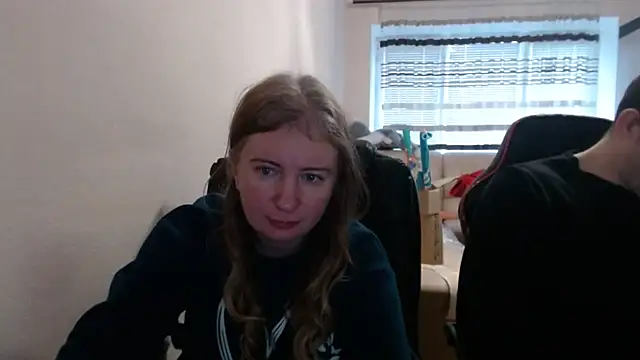 Snapshot of PeterAndJen chatting on 12/02/25, 07:03 PeterAndJen online show from 12/02/25, 07:03