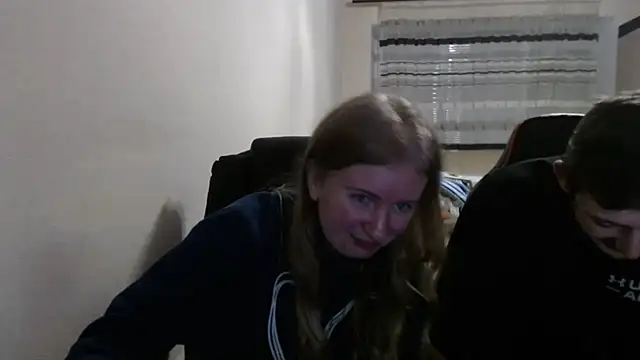 Snapshot of PeterAndJen chatting on 12/03/25, 07:34 PeterAndJen online show from 12/03/25, 07:34