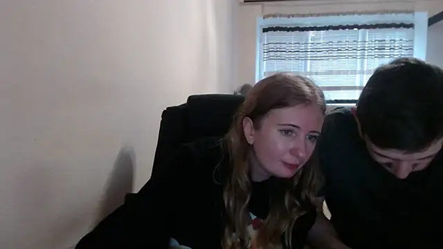 Snapshot of PeterAndJen chatting on 12/05/25, 01:09 PeterAndJen online show from 12/05/25, 01:09