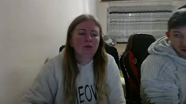 Snapshot of PeterAndJen chatting on 12/13/25, 08:04 PeterAndJen online show from 12/13/25, 08:04