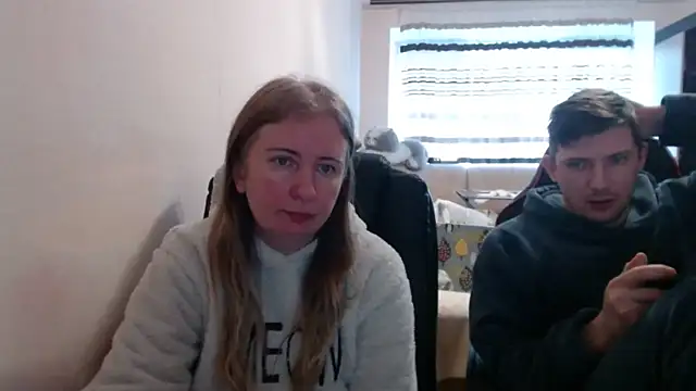 Snapshot of PeterAndJen chatting on 12/16/25, 08:30 PeterAndJen online show from 12/16/25, 08:30