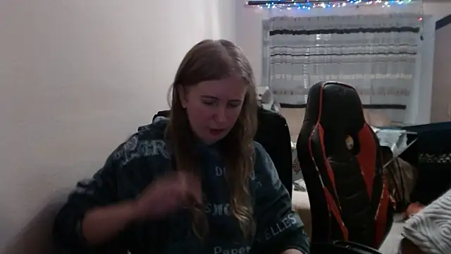 PeterAndJen online show from 12/22/25, 07:44