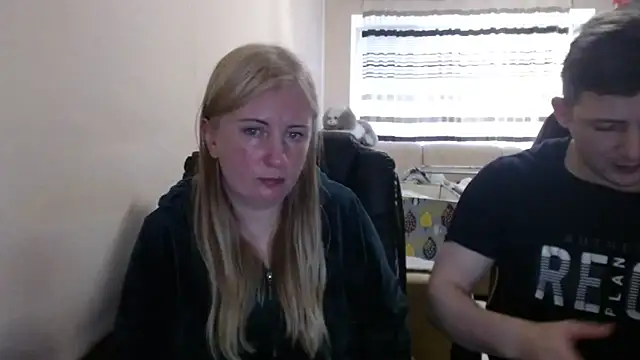 Snapshot of PeterAndJen chatting on 04/24/26, 04:42 PeterAndJen online show from 04/24/26, 04:42