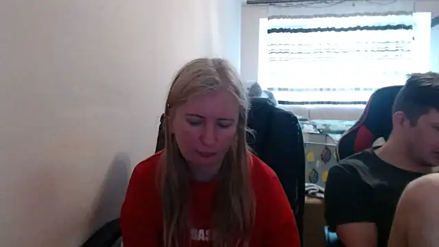 Snapshot of PeterAndJen chatting on 05/06/26, 07:35 PeterAndJen online show from 05/06/26, 07:35