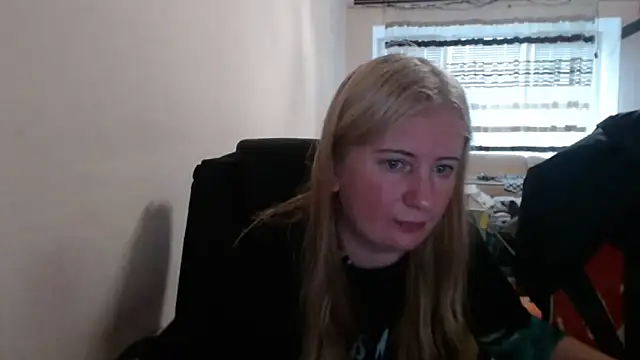 Snapshot of PeterAndJen chatting on 05/12/26, 04:15 PeterAndJen online show from 05/12/26, 04:15