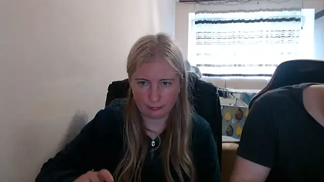 Snapshot of PeterAndJen chatting on 05/13/26, 04:59 PeterAndJen online show from 05/13/26, 04:59