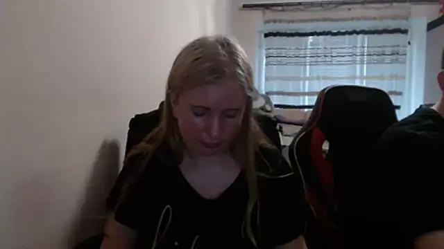 Snapshot of PeterAndJen chatting on 05/20/26, 04:57 PeterAndJen online show from 05/20/26, 04:57