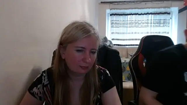Snapshot of PeterAndJen chatting on 05/27/26, 04:26 PeterAndJen online show from 05/27/26, 04:26