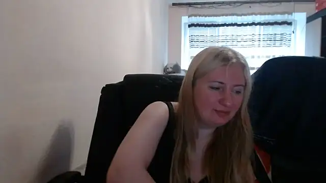 Snapshot of PeterAndJen chatting on 06/07/26, 07:23 PeterAndJen online show from 06/07/26, 07:23