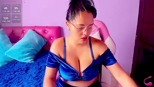 Snapshot of crissn0707 chatting on 09/14/25, 12:04 crissn0707 online show from 09/14/25, 12:04