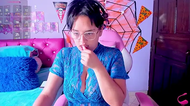 Snapshot of crissn0707 chatting on 10/16/25, 01:01 crissn0707 online show from 10/16/25, 01:01