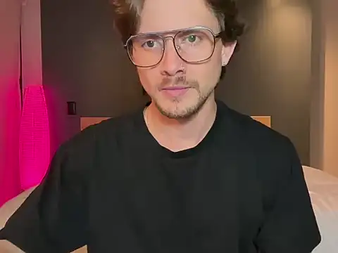 Snapshot of mcklister_kinky_feets chatting on 02/14/26, 01:35 mcklister kinky feets online show from 02/14/26, 01:35