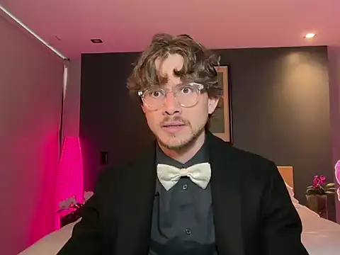 Snapshot of mcklister_kinky_feets chatting on 02/14/26, 04:04 mcklister kinky feets online show from 02/14/26, 04:04