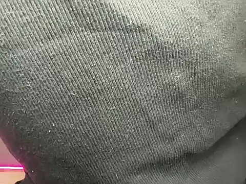 Snapshot of mcklister_kinky_feets chatting on 02/17/26, 06:58 mcklister kinky feets online show from 02/17/26, 06:58