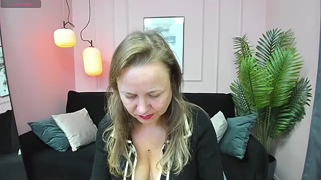 Snapshot of GabrielGold chatting on 10/10/25, 08:41 GabrielGold online show from 10/10/25, 08:41