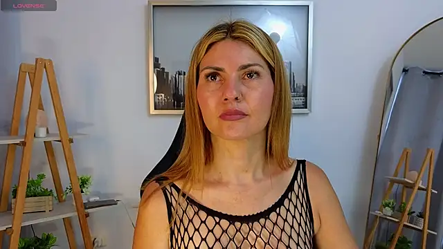 bella  adams online show from 10/18/25, 09:37