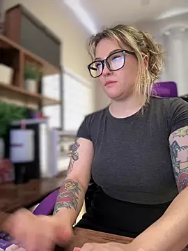 JennKenobi online show from 02/19/25, 06:10