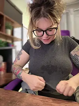 JennKenobi online show from 02/19/25, 09:14