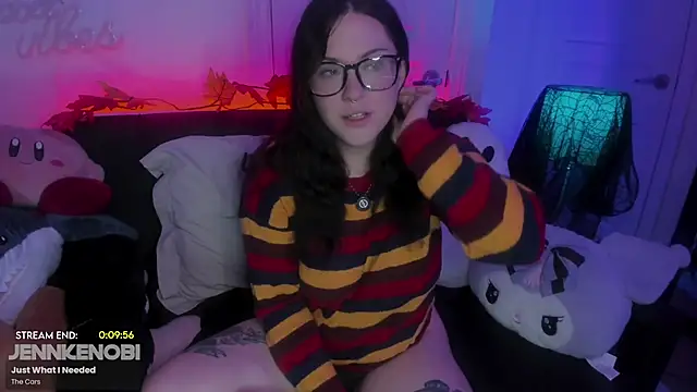 JennKenobi online show from 10/17/25, 03:36