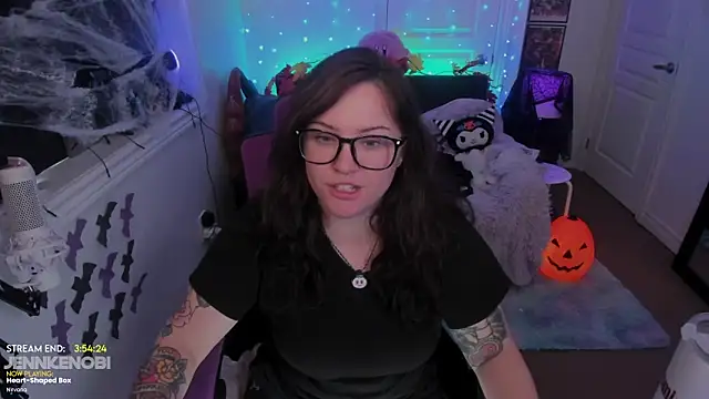 JennKenobi online show from 10/28/25, 02:42