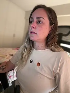 Snapshot of misslulipop chatting on 03/07/25, 10:32 misslulipop online show from 03/07/25, 10:32