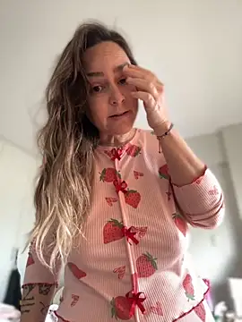 Snapshot of misslulipop chatting on 09/14/25, 02:05 misslulipop online show from 09/14/25, 02:05