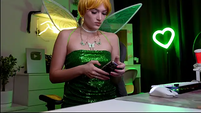 Snapshot of MrsTenderBeast chatting on 09/21/25, 03:13 MrsTenderBeast online show from 09/21/25, 03:13