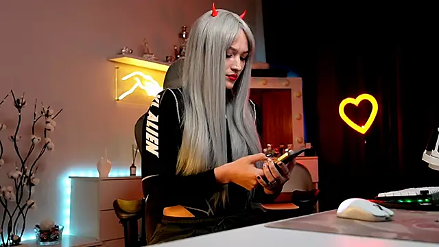 MrsTenderBeast online show from 10/24/25, 04:03