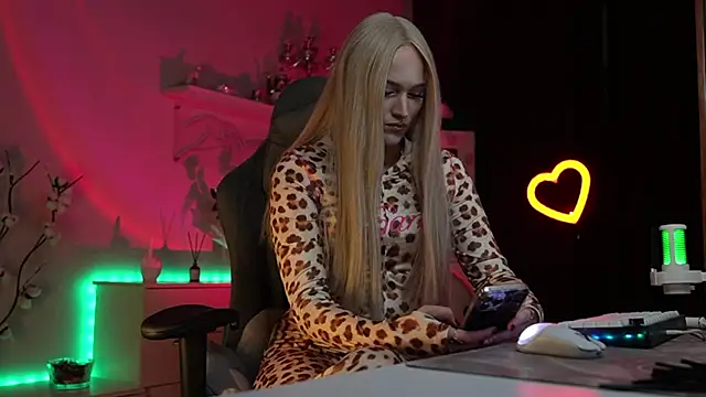 MrsTenderBeast online show from 11/19/25, 03:01