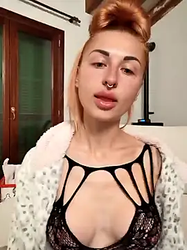 Snapshot of kylie_blck chatting on 03/16/25, 04:41 kylie blck online show from 03/16/25, 04:41