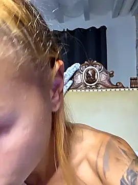 Snapshot of kylie_blck chatting on 10/03/25, 04:37 kylie blck online show from 10/03/25, 04:37