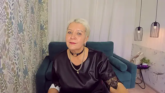 Snapshot of KathySunn chatting on 10/24/25, 10:11 KathySunn online show from 10/24/25, 10:11