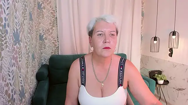 Snapshot of KathySunn chatting on 06/15/26, 02:41 KathySunn online show from 06/15/26, 02:41
