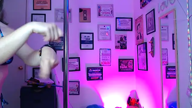 Snapshot of AhriSteele chatting on 12/03/25, 03:47 AhriSteele online show from 12/03/25, 03:47