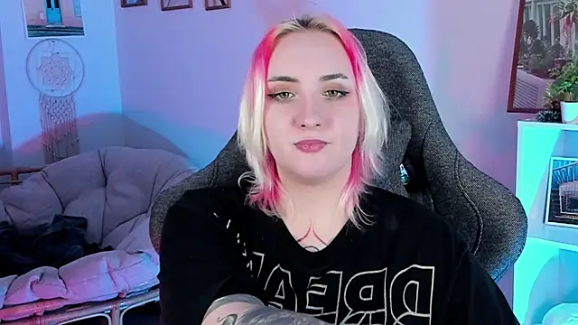 AsheLucker online show from 03/03/25, 08:49