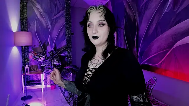 AsheLucker online show from 10/16/25, 10:44