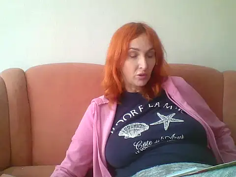 Snapshot of MssAngela chatting on 10/20/25, 08:04 MssAngela online show from 10/20/25, 08:04