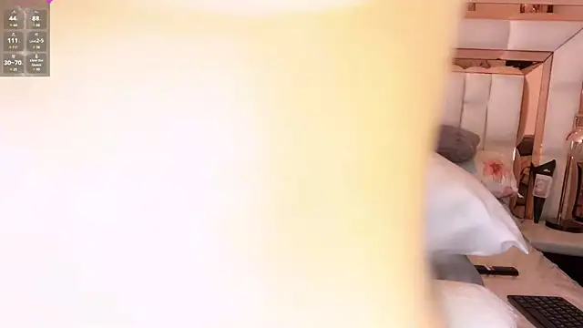 Snapshot of im_yours_01 chatting on 01/09/25, 07:10 im yours 01 online show from 01/09/25, 07:10