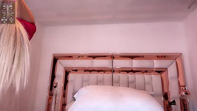 Snapshot of im_yours_01 chatting on 01/26/25, 03:38 im yours 01 online show from 01/26/25, 03:38