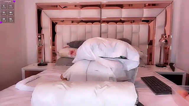 Snapshot of im_yours_01 chatting on 01/28/25, 10:56 im yours 01 online show from 01/28/25, 10:56