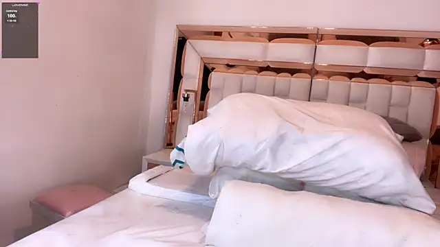 Snapshot of im_yours_01 chatting on 03/17/25, 05:56 im yours 01 online show from 03/17/25, 05:56